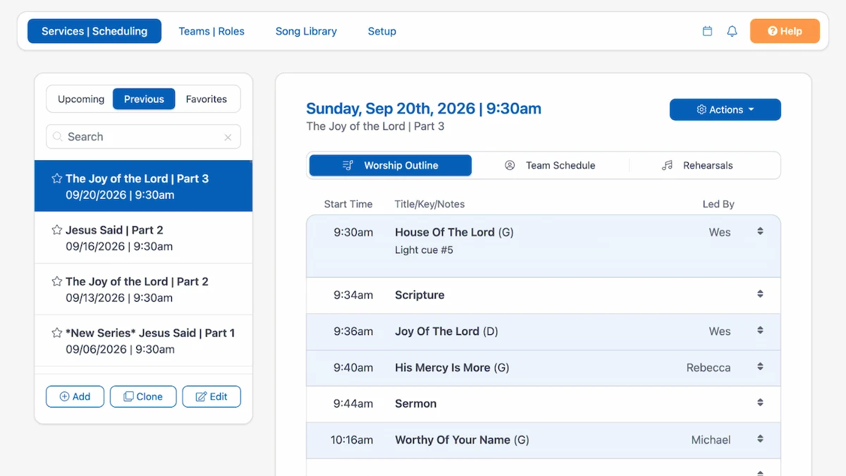 The ChurchTrac Worship screen showing a service list and a worship outline